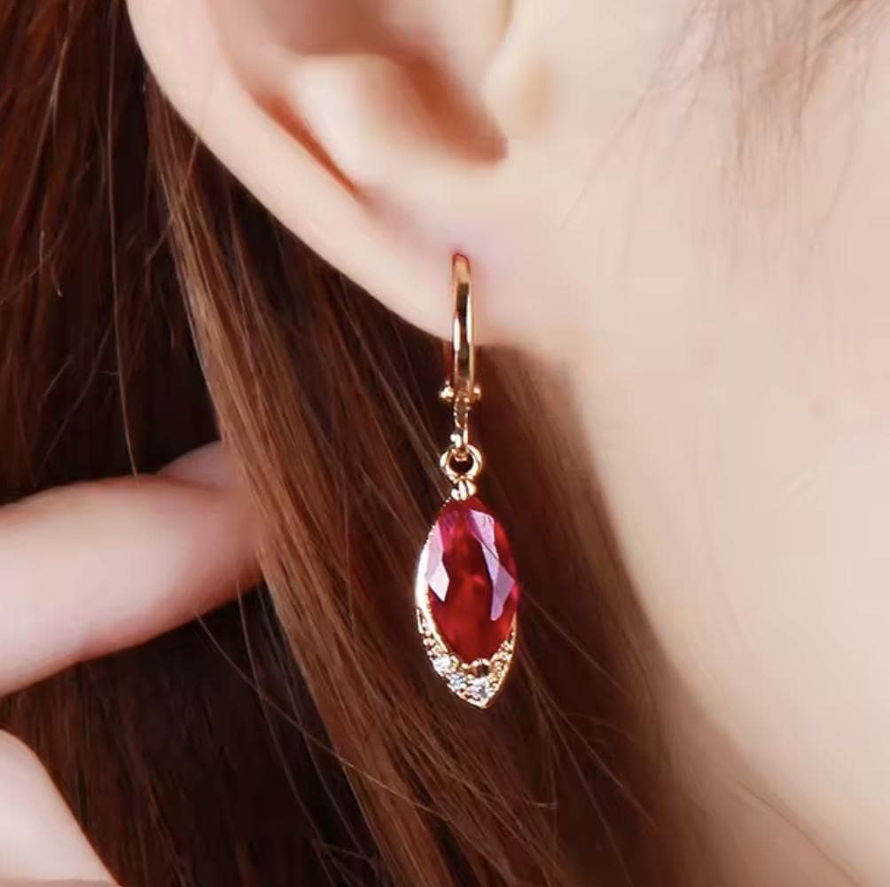 Boucles D'oreilles à Pince - Pierre Rouge Cerclée Métal Doré Torsadé 3 Rangs - Jamais Portées (mais Vendues En Occasion)