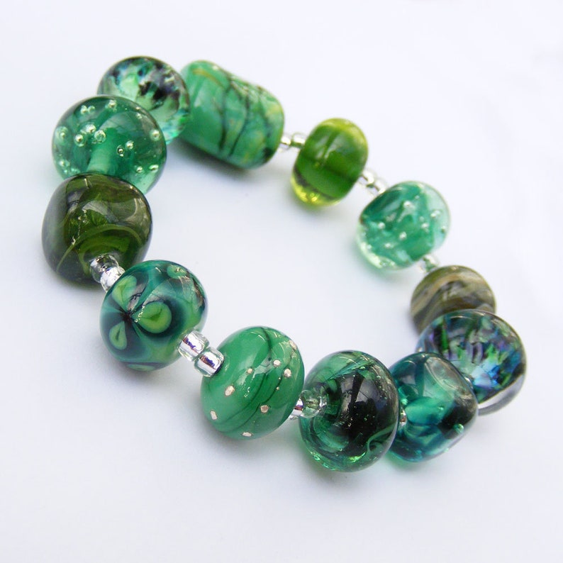 2 Handmade Green 3//4 inch Glass Christmas Tree Lamwork Beads with Red Ornaments