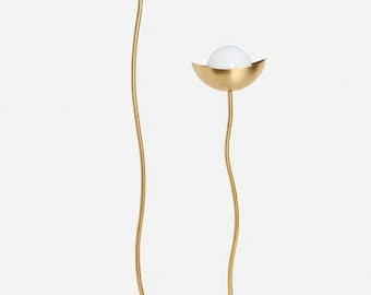 Rzeźbiarska lampa podłogowa z podwójną kulą, lampa stojąca z mosiądzu w stylu mid-century modern do salonu