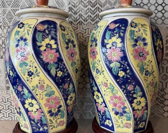 English Cottage Chinoiserie Lidded Urns | Vintage Ginger Jars
