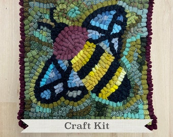 Honeybee Rug Hooking Kit: Beginner Primitive Wool Fiber Art (8x8 inch)