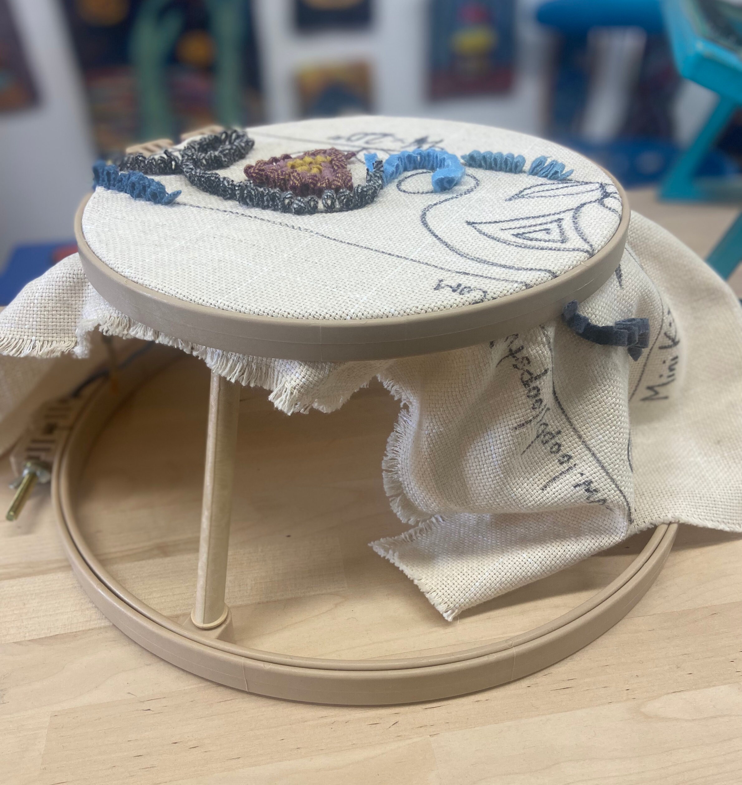 homestead-22-quilting-hoop-with-stand-and-booklet-hinterberg