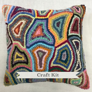 Rug Hooking Kit - Abstraktes Kissen - Komplettes 12 x 12 Zoll-Primitives Kunstfaser-Kit aus 100% Wolle auf Ihrer Wahl der Grundlage
