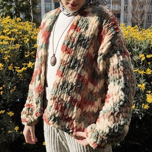 Handgemaakt gebreid vest van gezwollen garen, kleurrijke trui met ballonmouwen