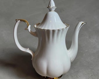 Royal Albert Vintage Biały dzbanek do kawy Złote wykończenia Wyprodukowano w Anglii Porcelana kostna