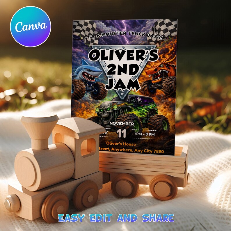 Puede incluir: Un tren de juguete de madera con una tarjeta en el vag&oacute;n. La tarjeta dice "OLIVER'S 2ND JAM" con gr&aacute;ficos de monster truck. La tarjeta tambi&eacute;n incluye la fecha "11 DE NOVIEMBRE" y la hora "1PM-3 PM". El texto "EASY EDIT AND SHARE" est&aacute; en la parte inferior.
