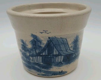 Jarra de cerámica pintada de Paul Storie, estilo vintage, con motivos de granero, árboles y pájaros.