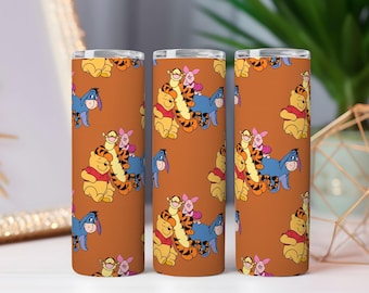 Envoltura de vaso de Winnie the Pooh PNG: Amigos de dibujos animados, diseño sin costuras (descarga digital)