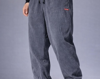 Pantalones deportivos de pana para hombre: corte holgado, estilo urbano moderno.