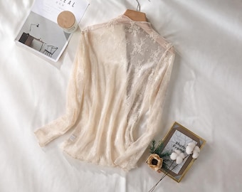 Top de verano sexy de encaje transparente, manga larga, corte ajustado, elegante y femenino.