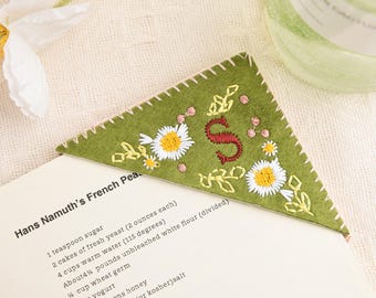 Handbroderade filtbokmärken, bokmärkeskollektion med fyra årstider som tema, perfekt present till vänner, handgjorda hörnpennor.