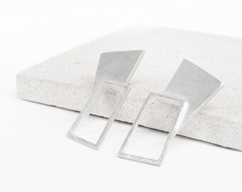 Sterling silver earrings, matt silver earrings, silver stud earrings, minimalist design, handmade jewelry, artisan jewels, geometric design