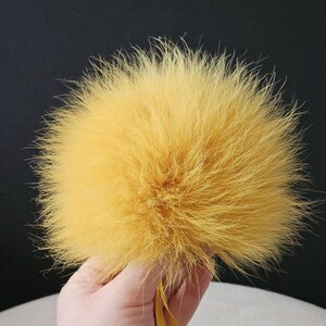 Riktig rävpompom gul, avtagbar pompom på band