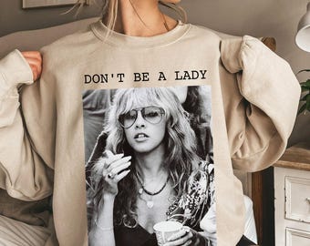 Don't Be A Lady Be A Legend Sweatshirt Stevie Nicks Shirt Limited Stevie Nicks Retro T-Shirt Music Concert Gift Unisex Shirt