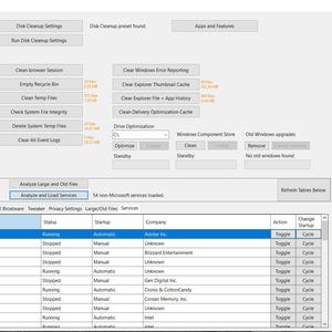 Può includere: Schermata dell'interfaccia del software SwiftClean, un'utility per Windows. Lo schermo mostra varie opzioni per la pulizia e l'ottimizzazione del sistema, comprese le impostazioni di pulizia del disco e la gestione delle app. Una tabella elenca i servizi con il loro stato e tipo di avvio.