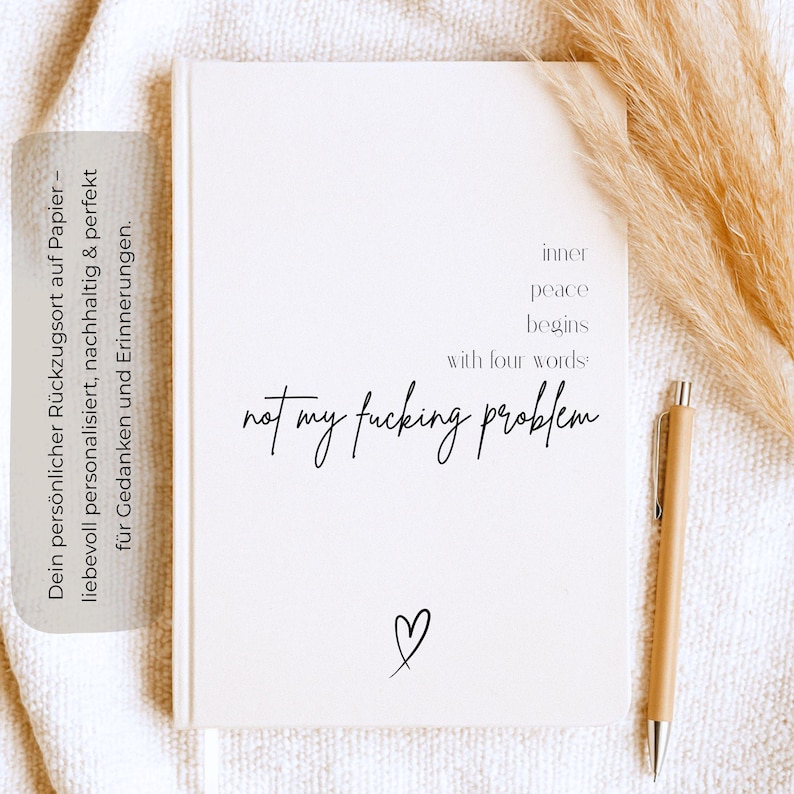 Puede incluir: Un diario blanco con la frase "not my fucking problem" en escritura negra. El diario tambi&eacute;n presenta un peque&ntilde;o s&iacute;mbolo de coraz&oacute;n y las palabras "inner peace begins with four words". Un bol&iacute;grafo dorado descansa en el lado derecho.