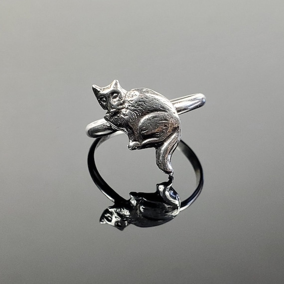 Sterling Silver Sitting Cat Single Band Ring