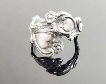 Vintage Sterling Avon Hearts and Flowers Wrap Ring