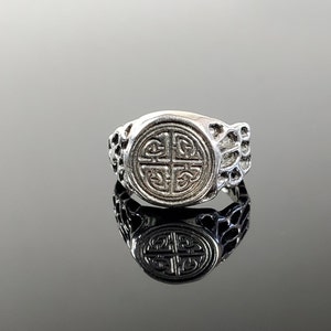 Size 7.5 Celtic Knot Ring