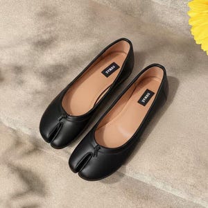 SOMAE - Handmade Split-Toe Leather Flats – Tabi Style Ballet Shoes for Women, Minimalist Soft Sole Flat Shoes, Daily Comfort Footwear Gift