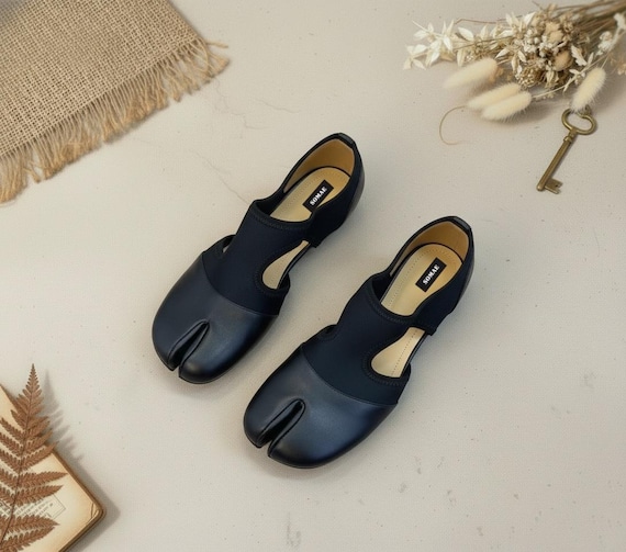 SOMAE – Handmade Split Toe Slip On Shoes for Women, Tabi Style Leather Flats, Minimalist Japanese Tabi Flats, Casual Comfort Shoes