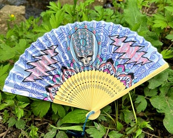 Leque de mão de bambu com stealie de hena azul