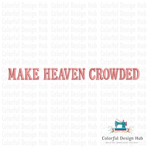 Peut inclure: Une broderie rose avec le texte "MAKE HEAVEN CROWDED". Le texte est en gras, avec une police serif. L'arrière-plan est un motif répété des mots "Colorful Design Hub."