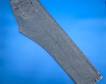Jeans Levi's 501 Original Fit para hombre, talla 35x32, mezclilla azul, cierre de botones, estilo vintage de los 90.