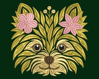 Könnte beinhalten: Gesticktes Hundegesicht mit rosa Blüten und goldenen Blättern auf dunkelgrünem Hintergrund. Das Hundegesicht hat braune Augen und eine braune Nase. Das Design ist detailliert und aufwendig, mit Fokus auf Blumen- und Tiermotiven.