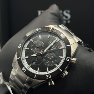 Hugo Boss Stahl Chronograph Uhr 44 mm Schwarzes Zifferblatt Roter Sekundenzeiger ABA Kuratierte Uhr