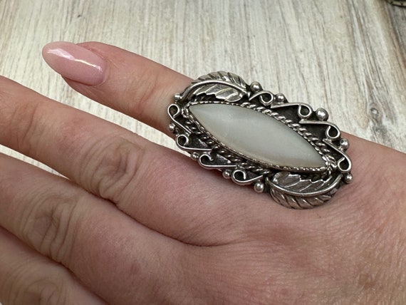 Vintage Navajo Mother of Pearl Ring SZ 5.75 - image 3