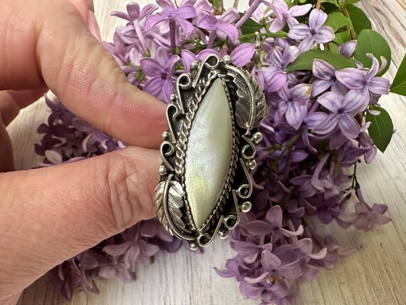 Vintage Navajo Mother of Pearl Ring SZ 5.75 - image 5