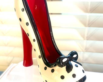 Bezaubernd! Vintage hochhackige Keramik-Schuh-Figurine mit rotem/weißem und schwarzem Polka-Dots