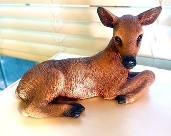Figura escultórica rústica de ciervo de resina, estilo vintage de Homco (circa 1985).