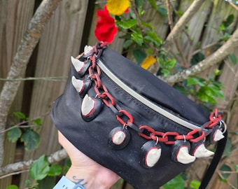 Maul Horn inspiriert Taschenanhänger
