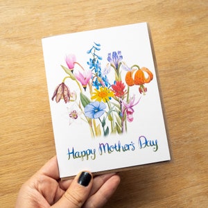 Tarjeta de felicitación con ramo de flores silvestres nativas para el Feliz Día de la Madre, hecha en papel 100 % reciclado