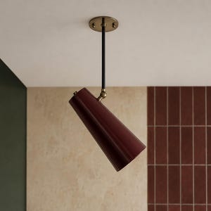 Taklampa i mässingskon, justerbar pendelspotlight, modern fokusbelysning, minimalistisk hänglampa, armatur i 50-talets stil från Vintage Store