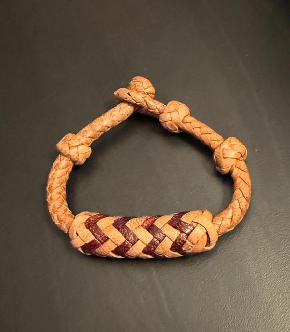 ツートンレザービーズ装飾の手編みレザーブレスレット - Etsy 日本