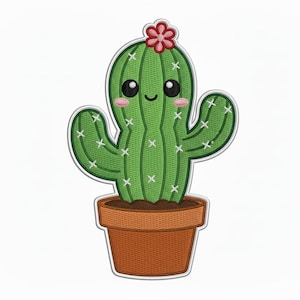Op de afbeelding: Een groene cactus met een lachend gezicht, roze wangen en een roze bloem erop. De cactus staat in een bruine pot. Witte geborduurde details staan op de cactus.