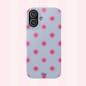 Handyhülle mit blau-pinken Punkten, passend für iPhone und Samsung, mit glänzender oder matter Oberfläche, im coolen Girl-Stil