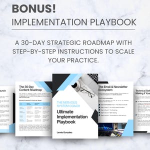 K&ouml;nnte beinhalten: Werbebild f&uuml;r ein Business-Implementierungs-Playbook. Das Bild zeigt einen Stapel offener B&uuml;cher und Dokumente mit dem Text "BONUS! IMPLEMENTATION PLAYBOOK" und "A 30-DAY STRATEGIC ROADMAP WITH STEP-BY-STEP INSTRUCTIONS TO SCALE YOUR PRACTICE."