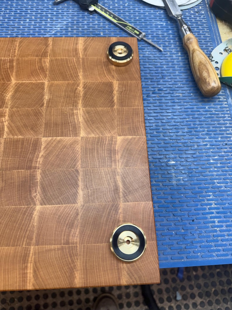 Pic of 1.5” diameter feet option.