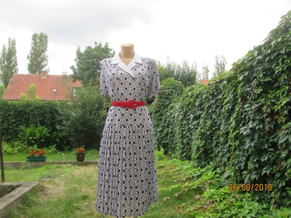 Pleated Dress / Pleated Dresses / Navy / White Dre