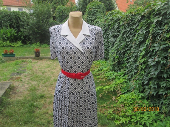 Pleated Dress / Pleated Dresses / Navy / White Dre
