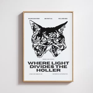 Puede incluir: Un juego de tres tazas de cerámica con un acabado mate moteado. Las tazas son en tonos crema, gris claro y gris oscuro. Cada taza tiene un diseño simple y minimalista y un asa redondeada.