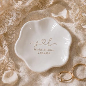 Porte-bagues en céramique personnalisé pour fiançailles, plateau à bagues gravé avec initiales, porte-bagues de fiançailles personnalisé avec nom, écrin à bijoux de mariage pour elle