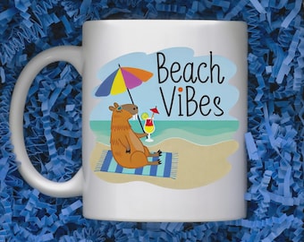 Tazza da caffè colorata con capibara: regalo Beach Vibes, 11 o 15 oz
