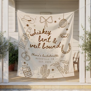 Könnte beinhalten: Ein beiges Banner mit braunen Illustrationen und Text. Das Banner zeigt einen Cowboyhut, eine Schleife, eine Discokugel, ein Hufeisen, eine Whiskeyflasche, einen Kaktus und Cowboystiefel. Der Text lautet "whiskey bent & veil bound" und "Olivia's bachelorette Nashville, TN EST. 2025."
