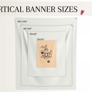 K&ouml;nnte beinhalten: Wei&szlig;e vertikale Banner in verschiedenen Gr&ouml;&szlig;en werden angezeigt, wobei das gr&ouml;&szlig;te 224cm x 264cm und das kleinste 66cm x 91cm misst. Die Banner sind geschichtet und zeigen ein Design mit Weinthema. Der Text "VERTICAL BANNER SIZES" steht oben.