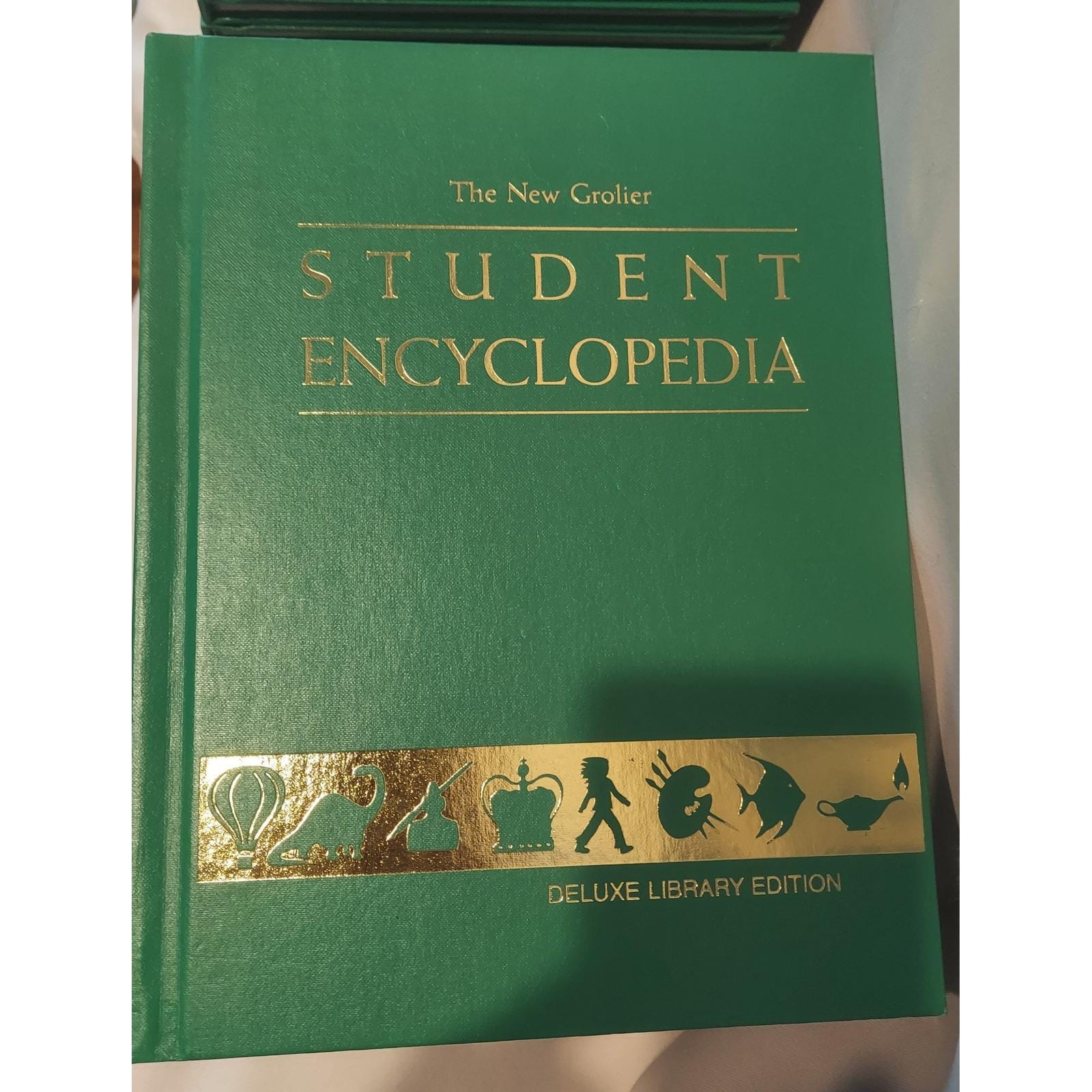 洋書 GROLIER UNIVERSAL ENCYCLOPEDIA Vintage Encyclopedia Year Book Grolier (1967, Hardcover) Book GY6